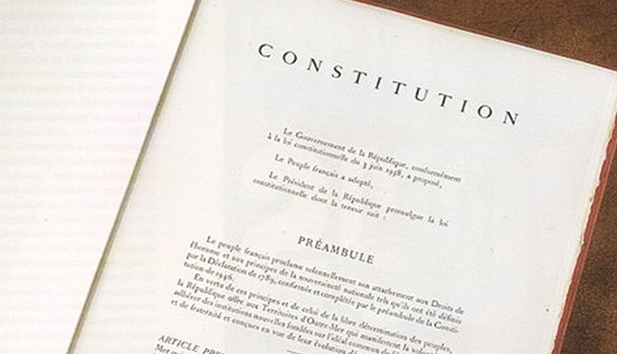 Le Conseil constitutionnel déclare l’accès des forces de l’ordre aux parties communes à usage d’habitation conforme à la Constitution